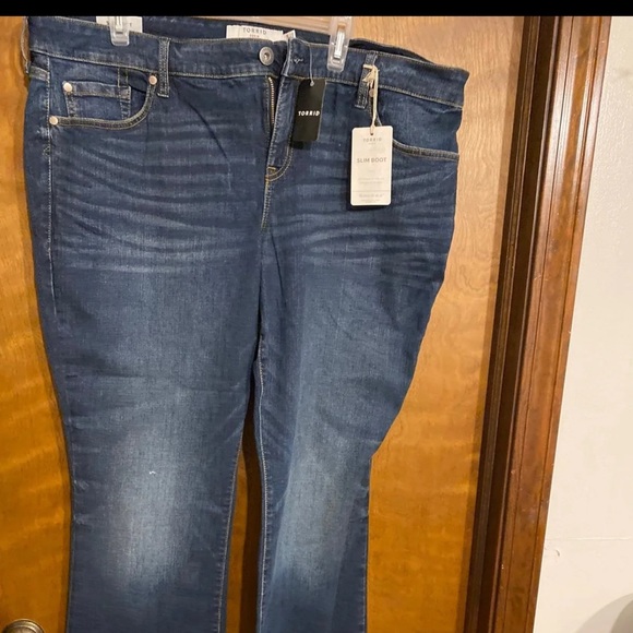 Torrid slim boot cut jeans new with tags, sz 20R, cute!